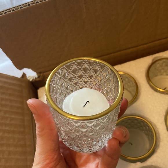 Set of 12 Gold Votive Candle Holders - Picture 3 of 3